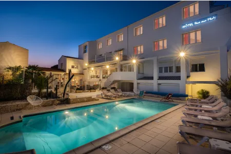 hotel-face-aux-flots-29-HOTEL-NUIT-piscine